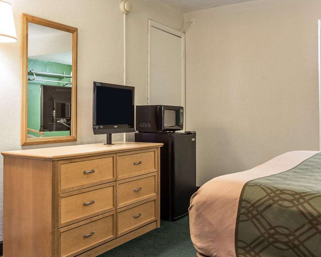 Econo-Lodge Of Conway Room photo